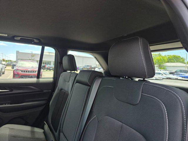 new 2026 Jeep Grand Cherokee car, priced at $38,021