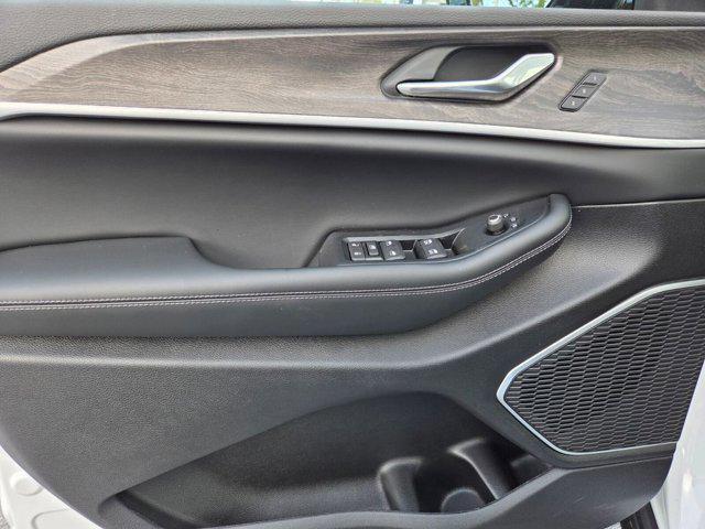 new 2026 Jeep Grand Cherokee car, priced at $43,690