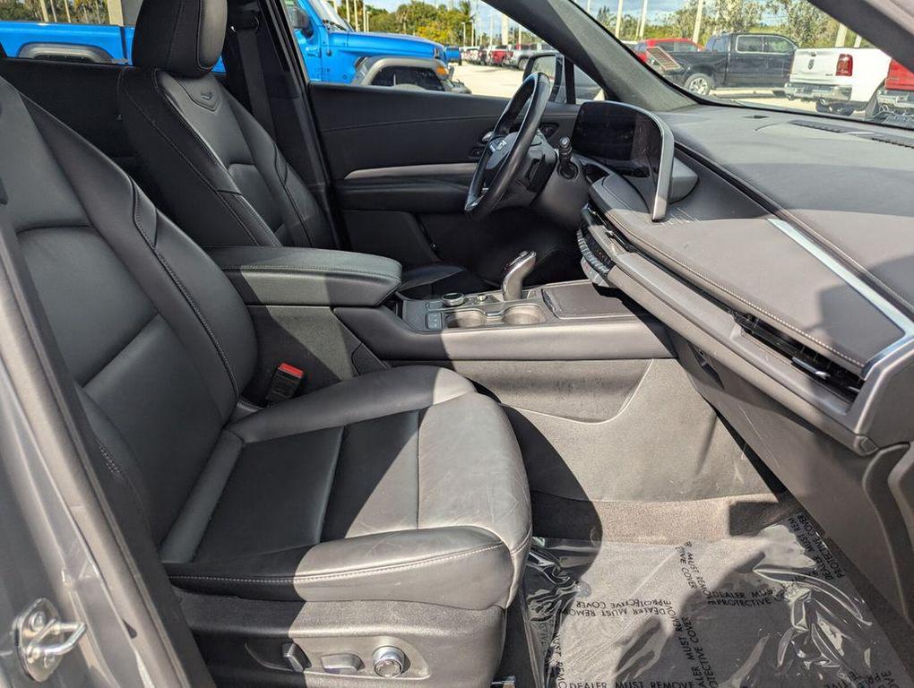 used 2024 Cadillac XT4 car, priced at $29,999