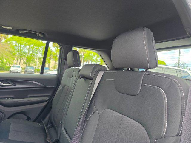 new 2026 Jeep Grand Cherokee car, priced at $35,399
