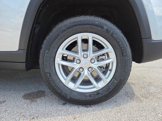 new 2026 Jeep Grand Cherokee car, priced at $44,005