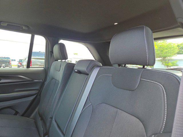 new 2026 Jeep Grand Cherokee car, priced at $44,005
