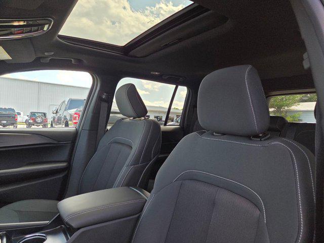 new 2026 Jeep Grand Cherokee car, priced at $44,005
