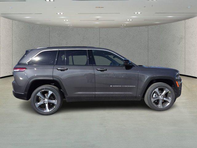new 2026 Jeep Grand Cherokee car, priced at $40,007