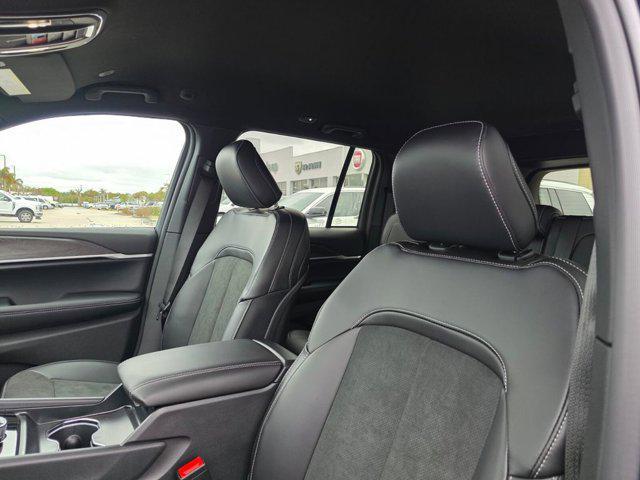 new 2026 Jeep Grand Cherokee car, priced at $40,167