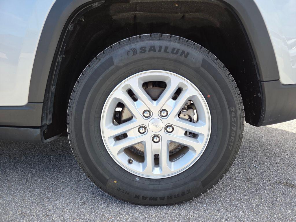 used 2024 Jeep Grand Cherokee car, priced at $26,428