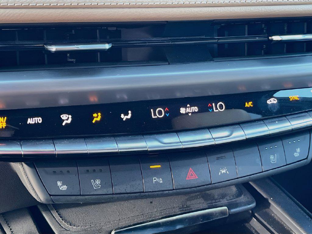 used 2025 Cadillac XT4 car, priced at $31,400