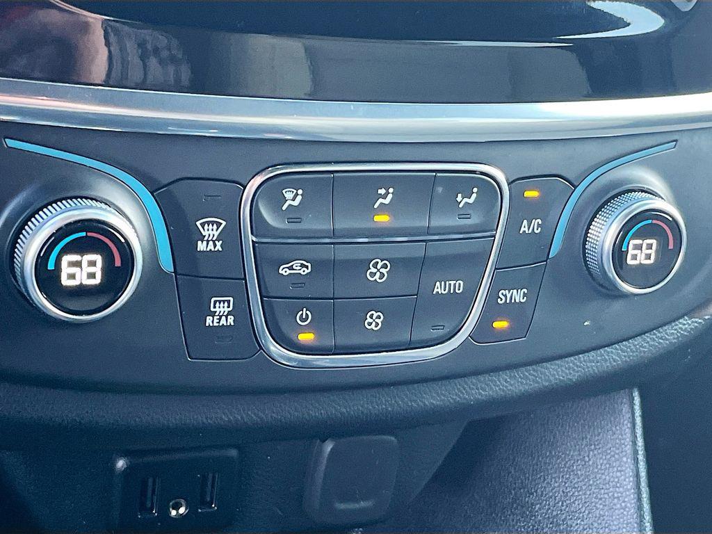 used 2023 Chevrolet Traverse car, priced at $24,300