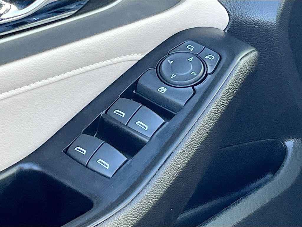used 2023 Chevrolet Traverse car, priced at $24,300
