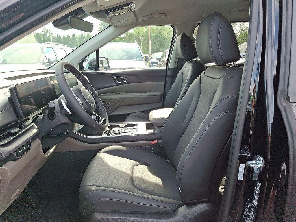 new 2026 Kia Carnival Hybrid car, priced at $45,385