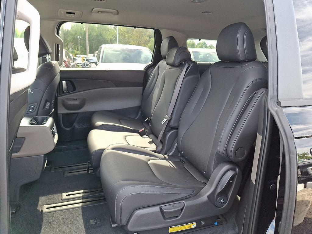 new 2026 Kia Carnival Hybrid car, priced at $45,385