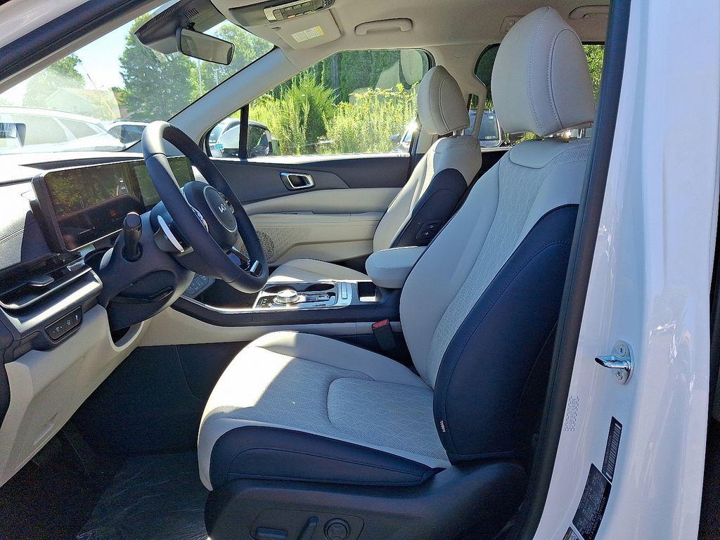 new 2026 Kia Carnival Hybrid car, priced at $45,385