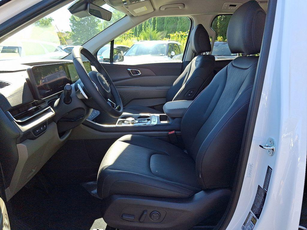 new 2026 Kia Carnival Hybrid car, priced at $45,385