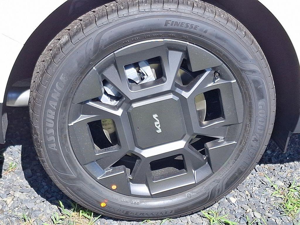 new 2026 Kia Carnival Hybrid car, priced at $45,385