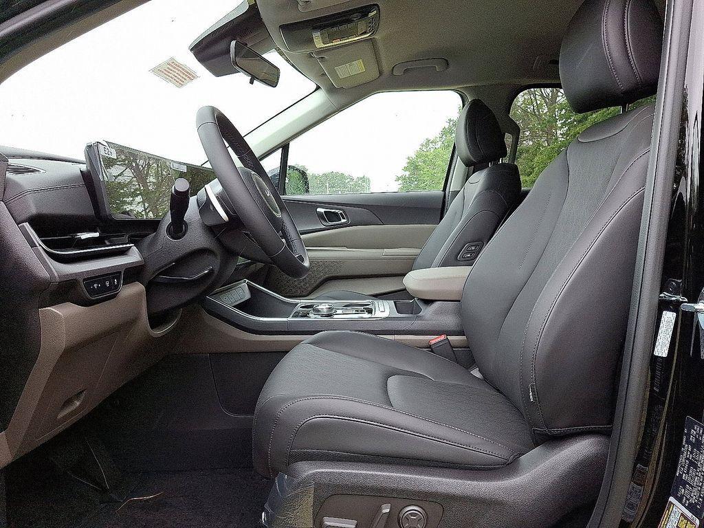 new 2026 Kia Carnival Hybrid car, priced at $45,385