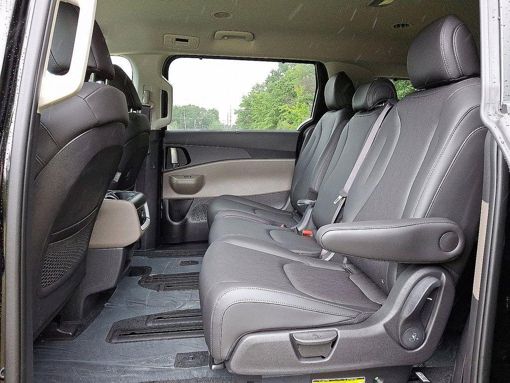 new 2026 Kia Carnival Hybrid car, priced at $45,385