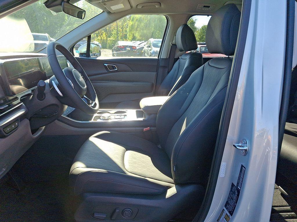 new 2026 Kia Carnival Hybrid car, priced at $45,450