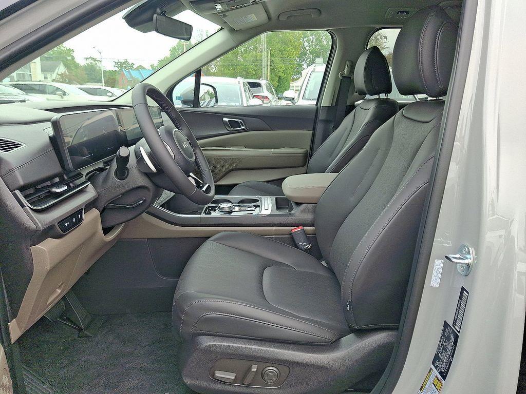 new 2026 Kia Carnival Hybrid car, priced at $45,450