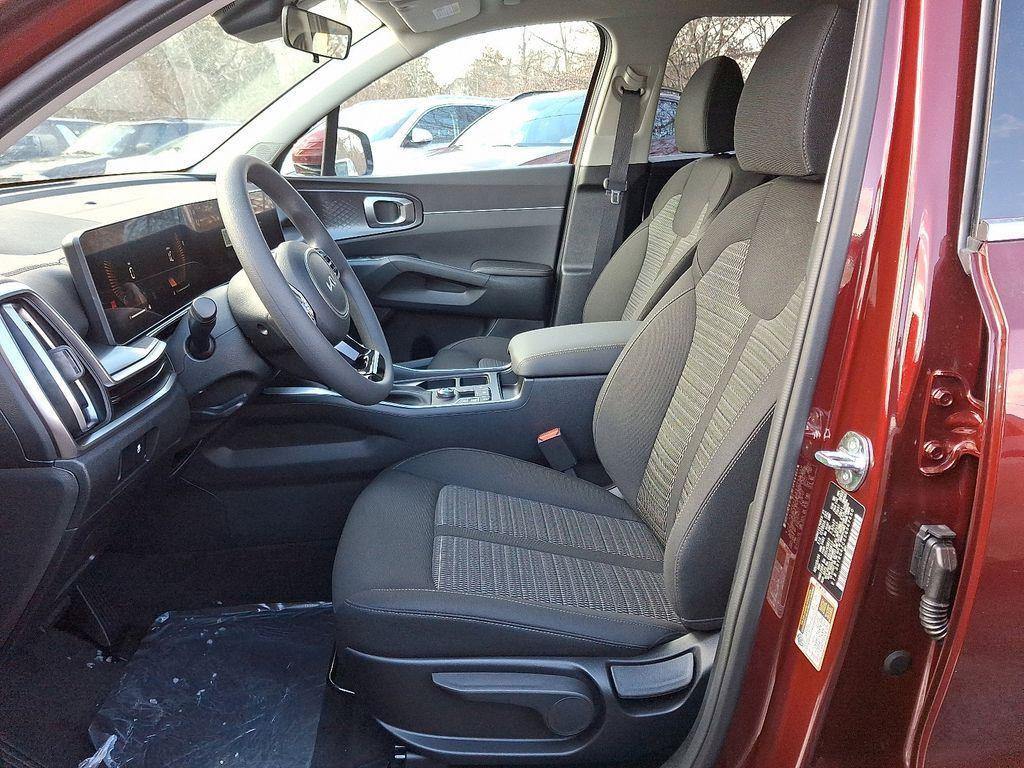 new 2025 Kia Sorento car, priced at $34,085