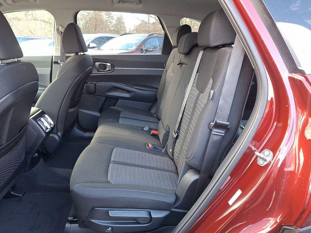 new 2025 Kia Sorento car, priced at $34,085