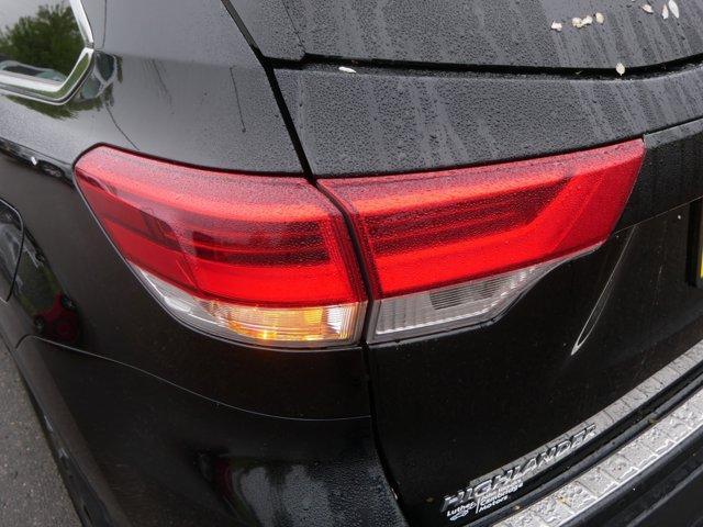used 2019 Toyota Highlander car, priced at $28,998