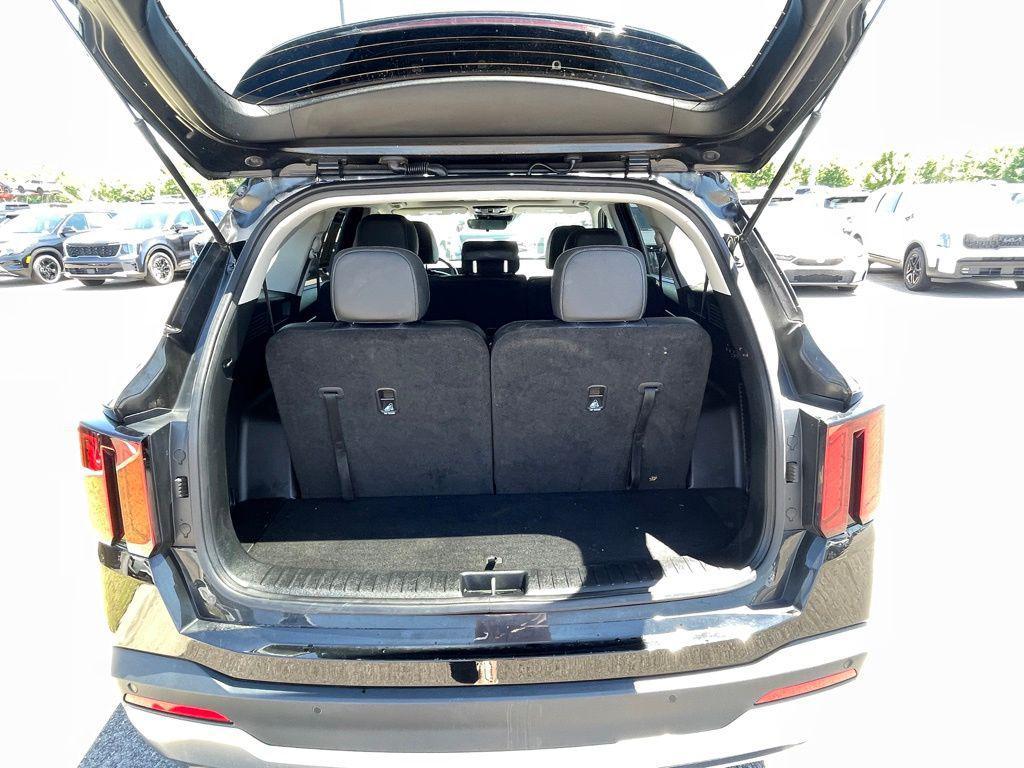 used 2025 Kia Sorento car, priced at $30,903