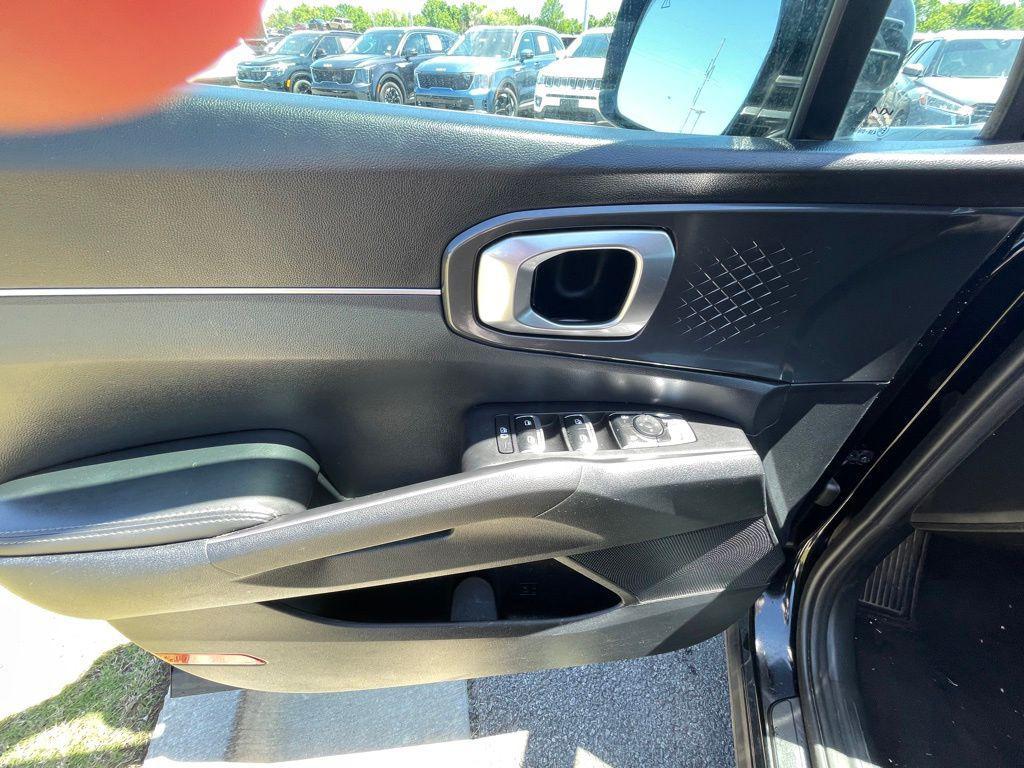 used 2025 Kia Sorento car, priced at $30,903