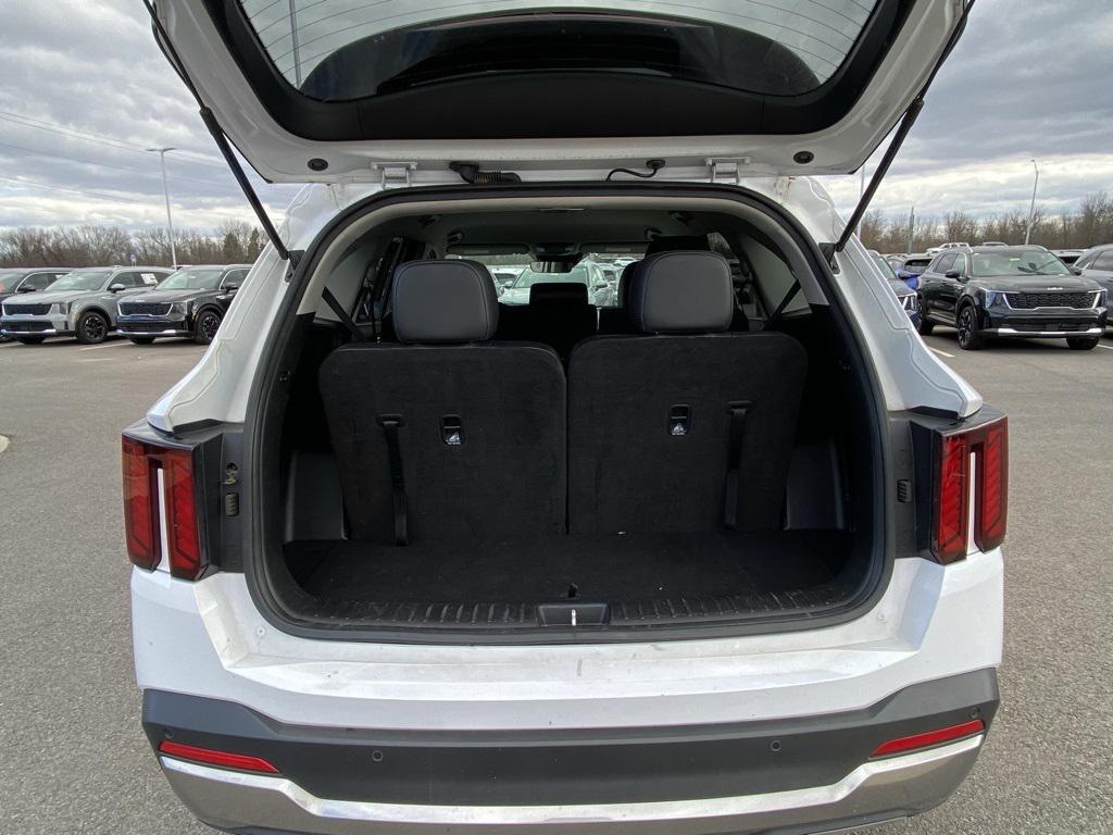 used 2024 Kia Sorento car, priced at $27,256