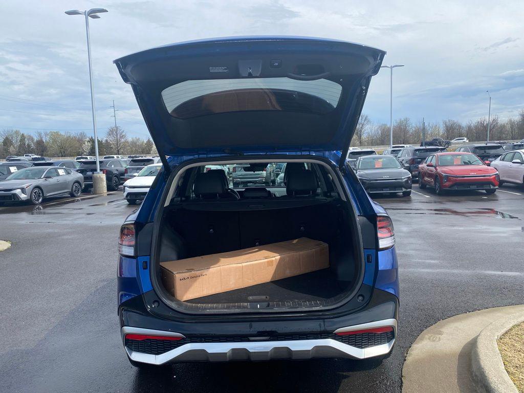 used 2025 Kia Sportage car, priced at $32,000