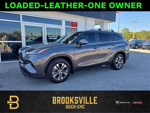 used 2023 Toyota Highlander car, priced at $30,500