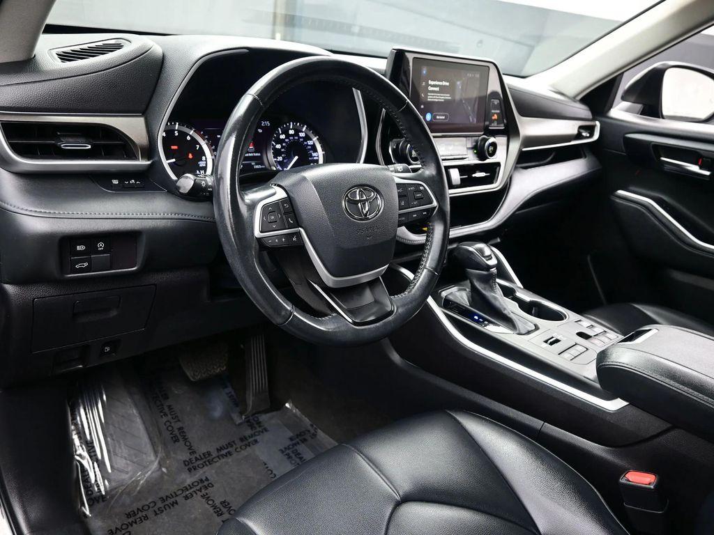 used 2023 Toyota Highlander car, priced at $36,790