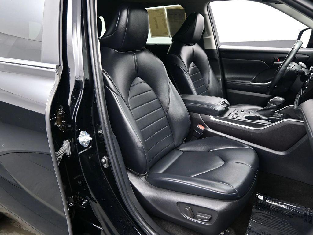 used 2023 Toyota Highlander car, priced at $36,790