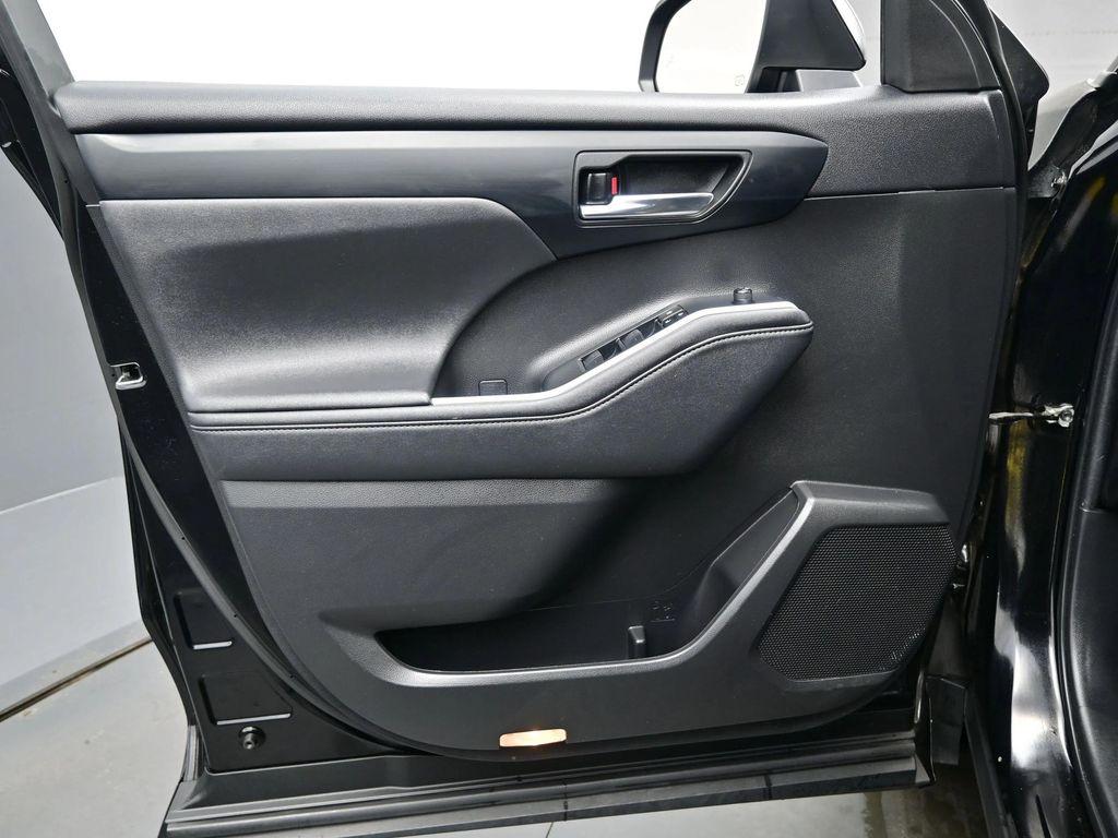 used 2023 Toyota Highlander car, priced at $36,790