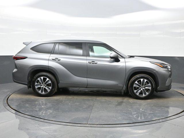 used 2025 Toyota Highlander Hybrid car, priced at $46,990