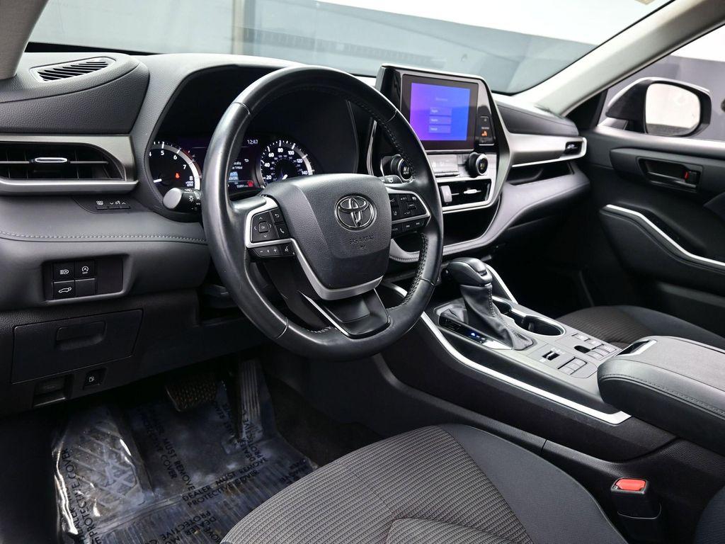 used 2024 Toyota Highlander car, priced at $31,290