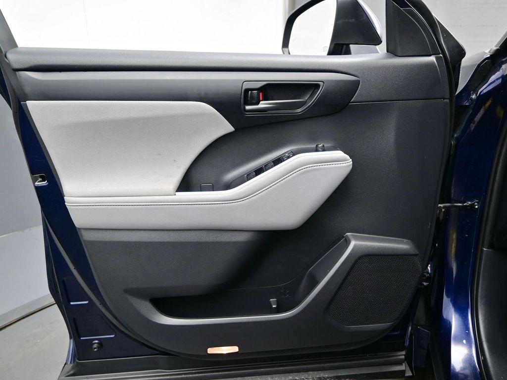 used 2020 Toyota Highlander car, priced at $27,990