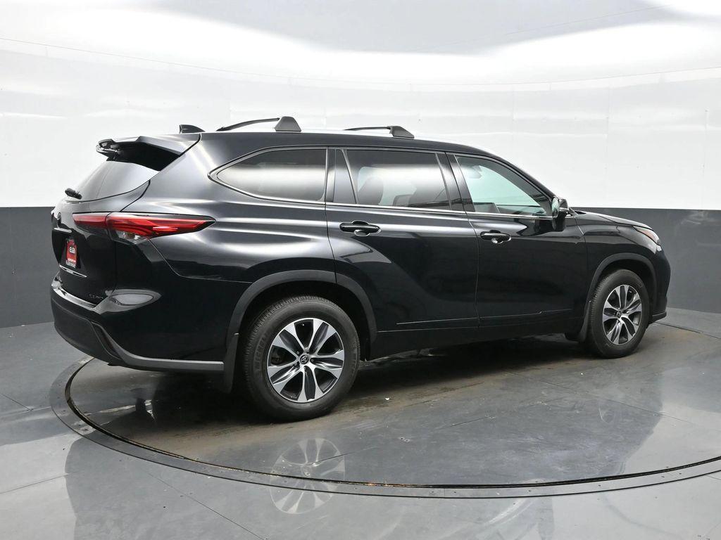 used 2022 Toyota Highlander car, priced at $32,290