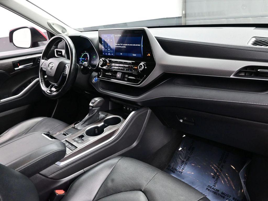 used 2021 Toyota Highlander Hybrid car, priced at $29,390