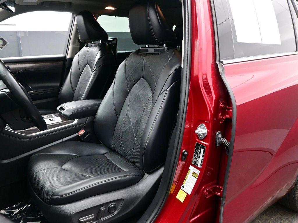 used 2021 Toyota Highlander Hybrid car, priced at $29,390