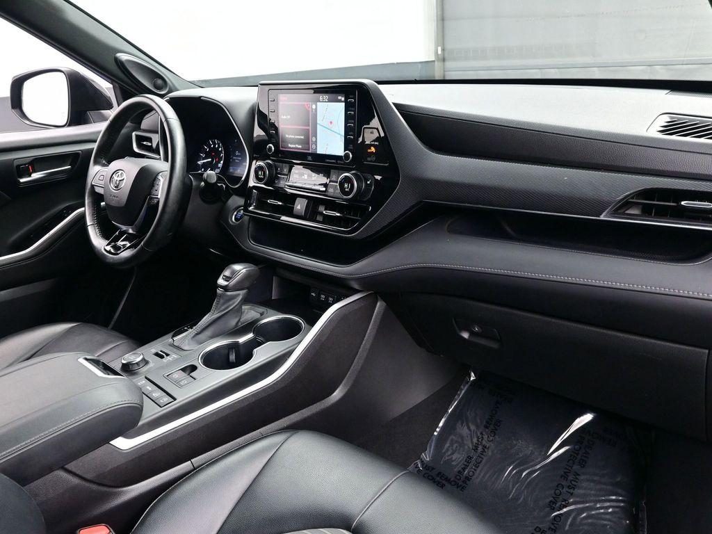 used 2021 Toyota Highlander car, priced at $31,990