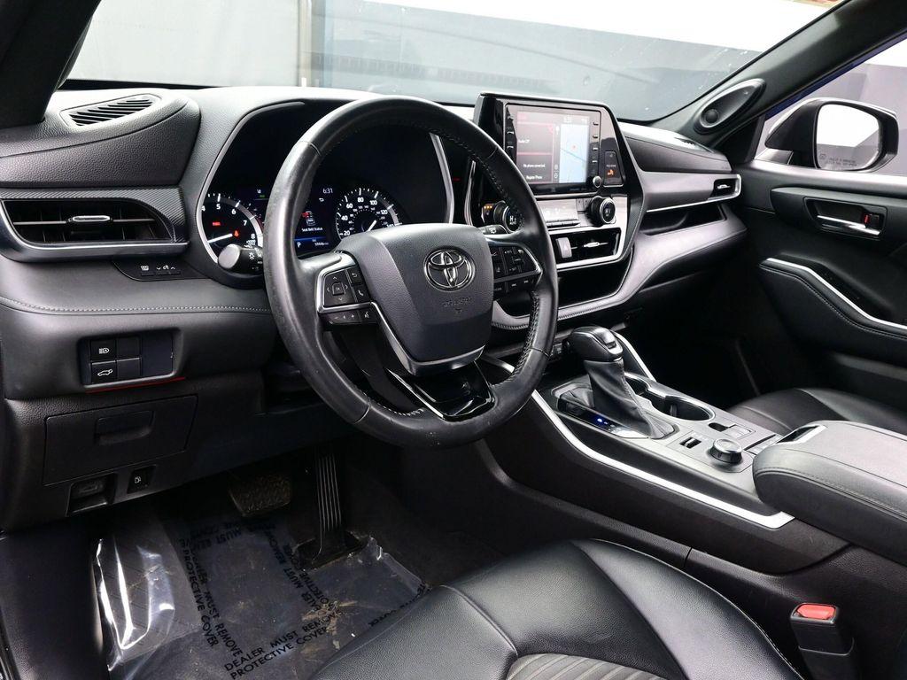 used 2021 Toyota Highlander car, priced at $31,990