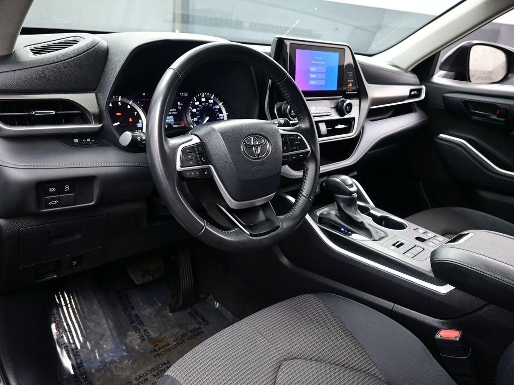 used 2024 Toyota Highlander car, priced at $30,990