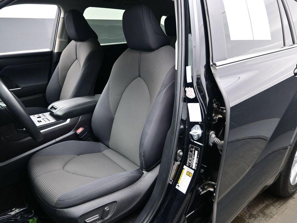 used 2024 Toyota Highlander car, priced at $30,990