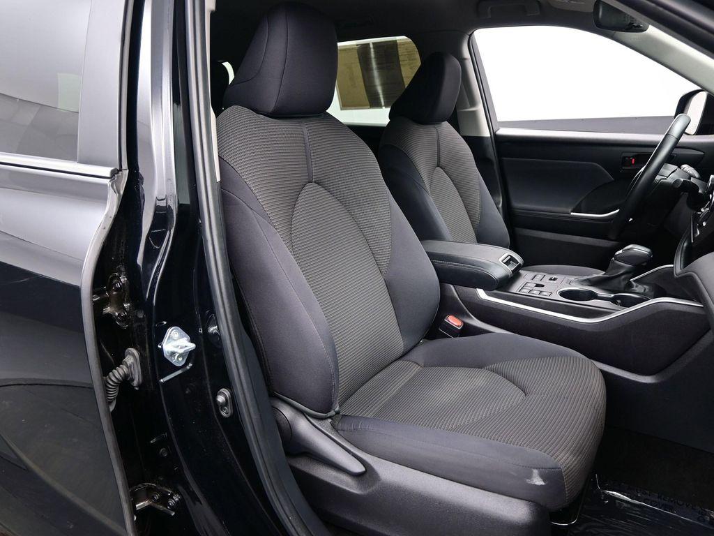 used 2024 Toyota Highlander car, priced at $30,990