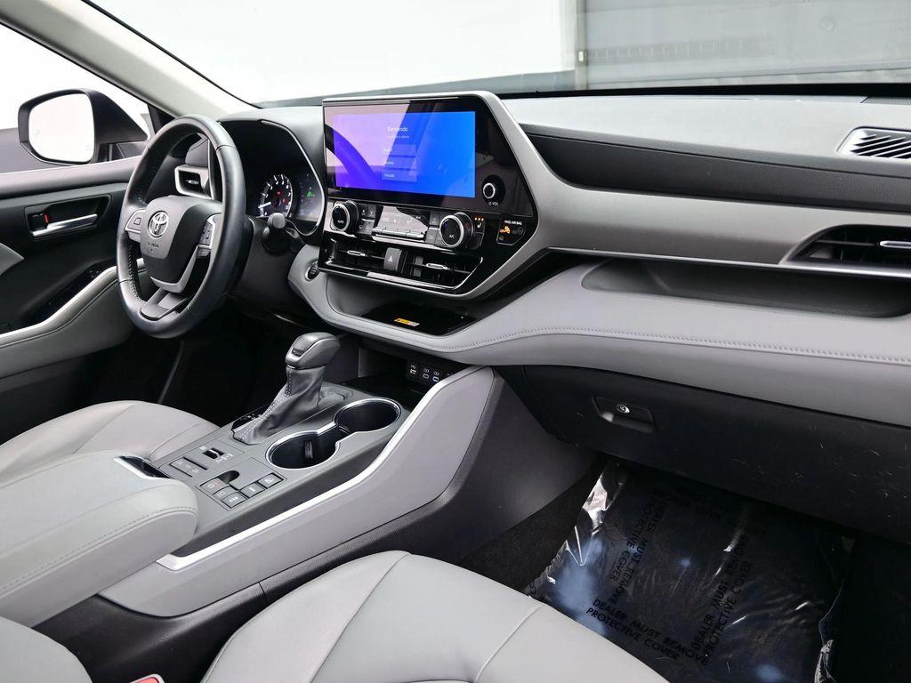 used 2025 Toyota Highlander car, priced at $42,790