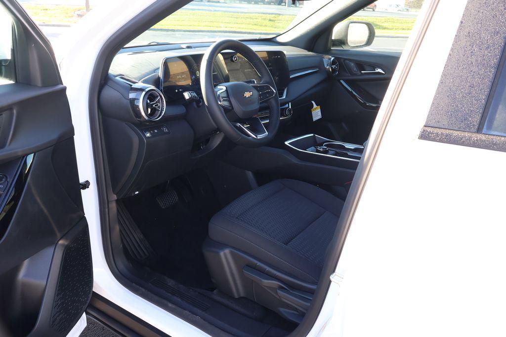 new 2026 Chevrolet Equinox car, priced at $30,495