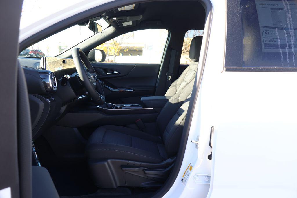 new 2026 Chevrolet Equinox car, priced at $30,495