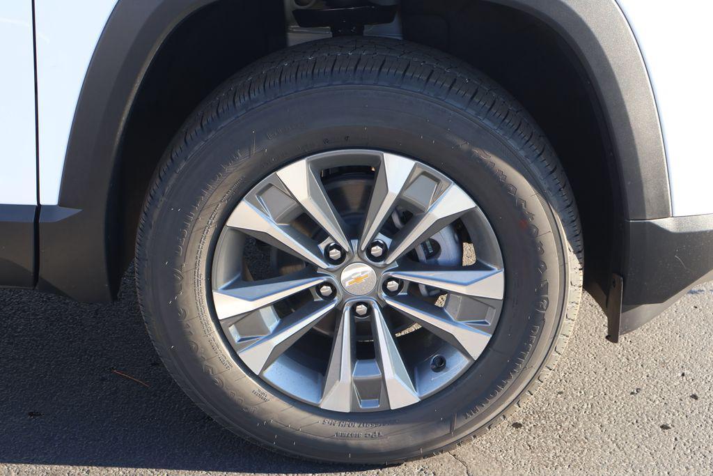 new 2026 Chevrolet Equinox car, priced at $30,495