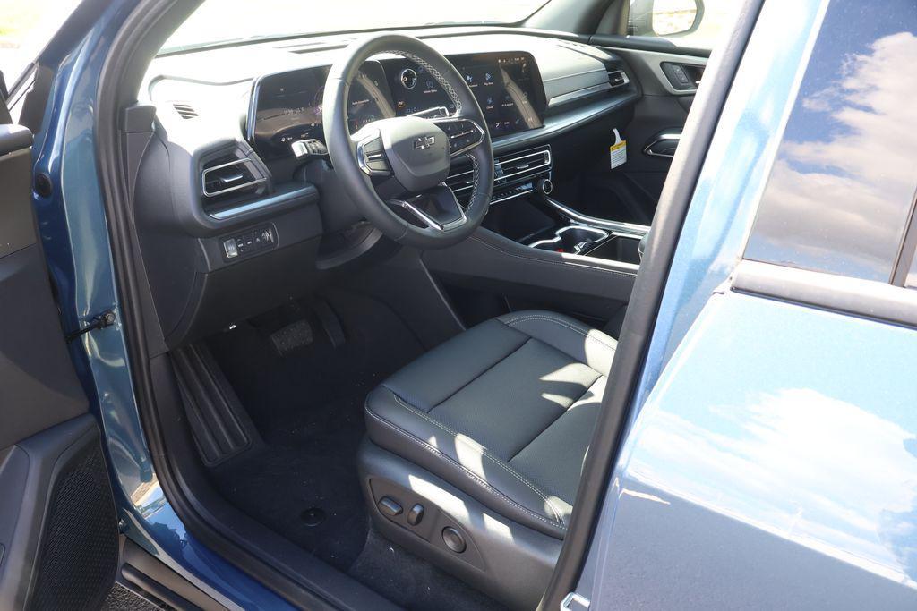 new 2026 Chevrolet Traverse car, priced at $50,029