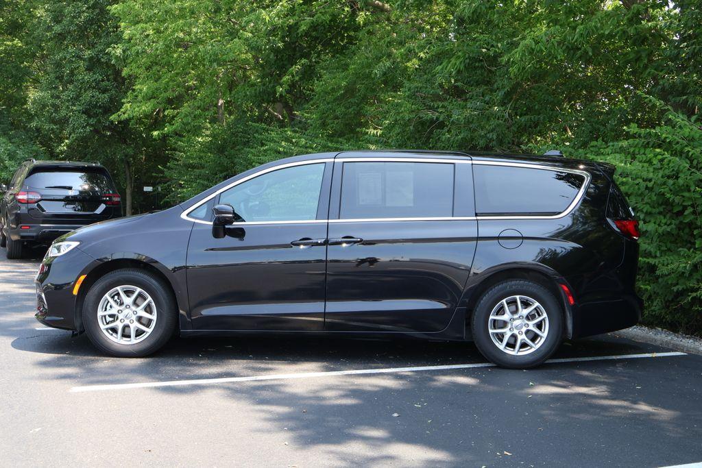 used 2025 Chrysler Pacifica car, priced at $28,033